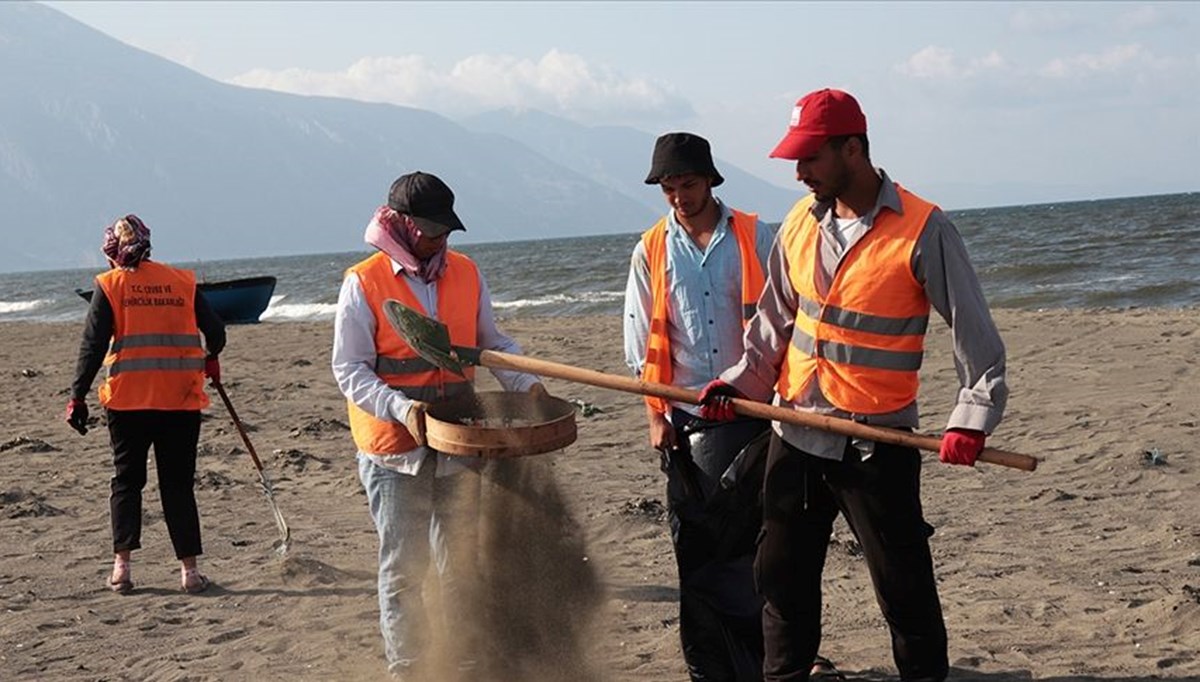 Hatay'da kıyı ve deniz dibi temizliği yapıldı