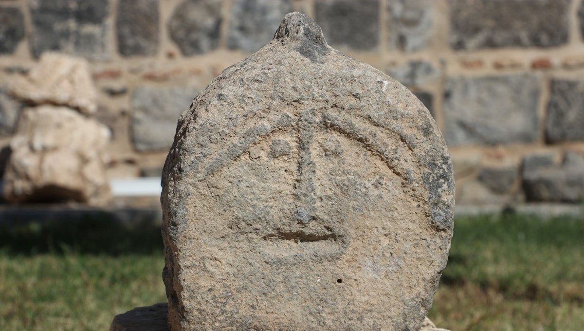 ''Dünyanın ilk emojili mezar taşı'' ziyarete açıldı