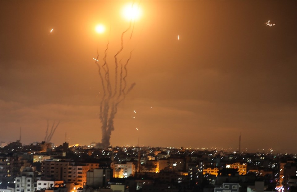 Gazze Şeridi'nden İsrail'in birçok bölgesine roket atıldı - 1