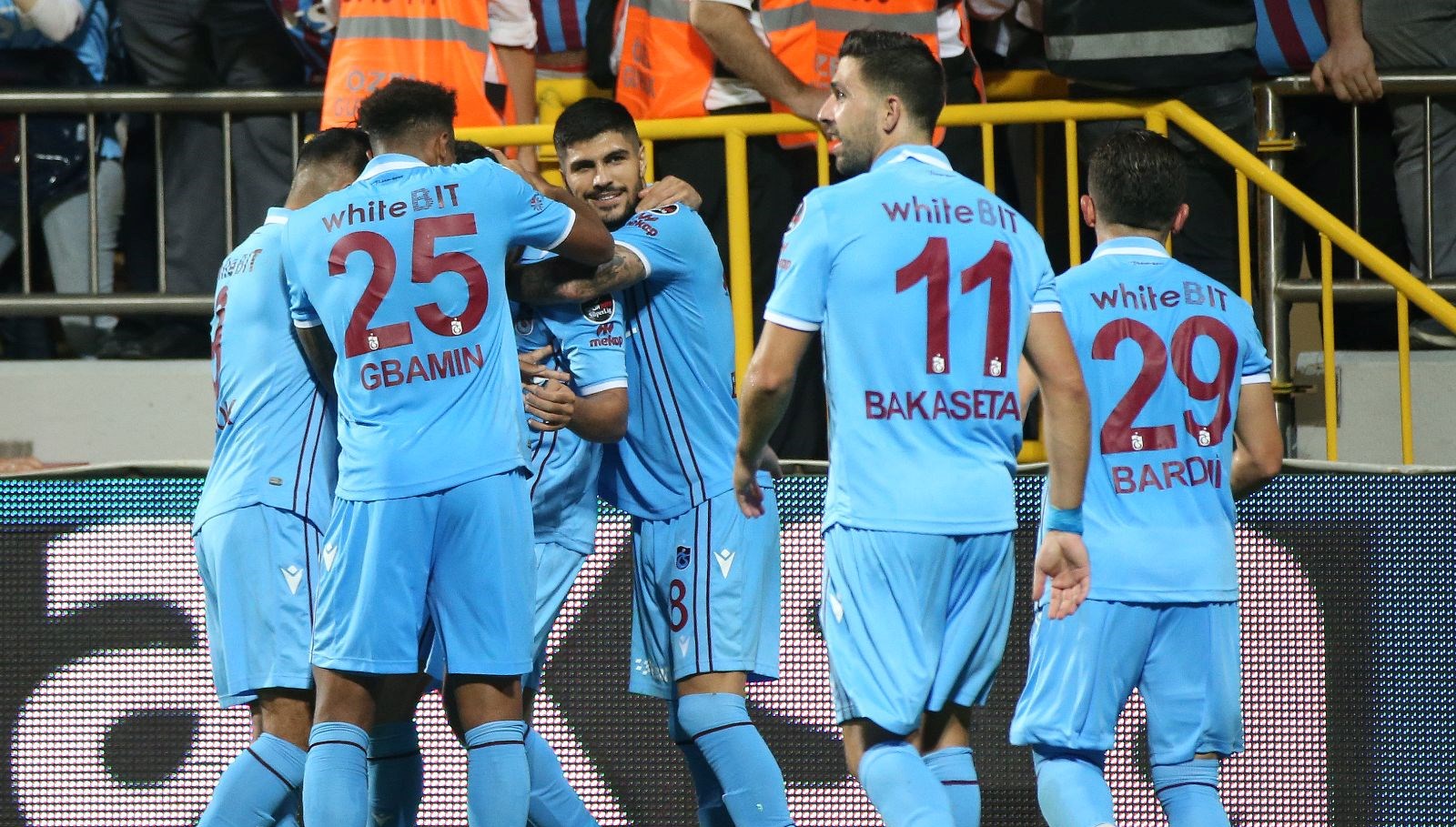 SON DAKİKA: Trabzonspor üç Puanı Tek Golle Aldı - Son Dakika Spor ...