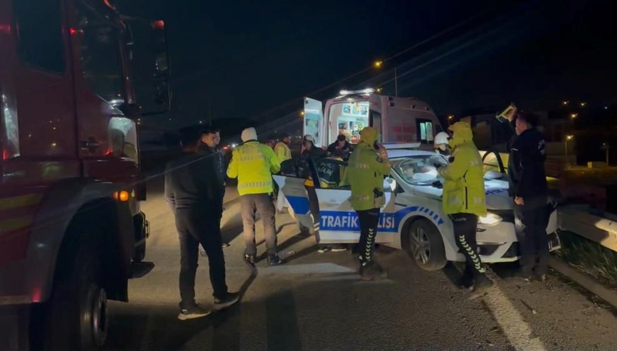 Kocaeli'de polis aracı kaza yaptı: 2 yaralı