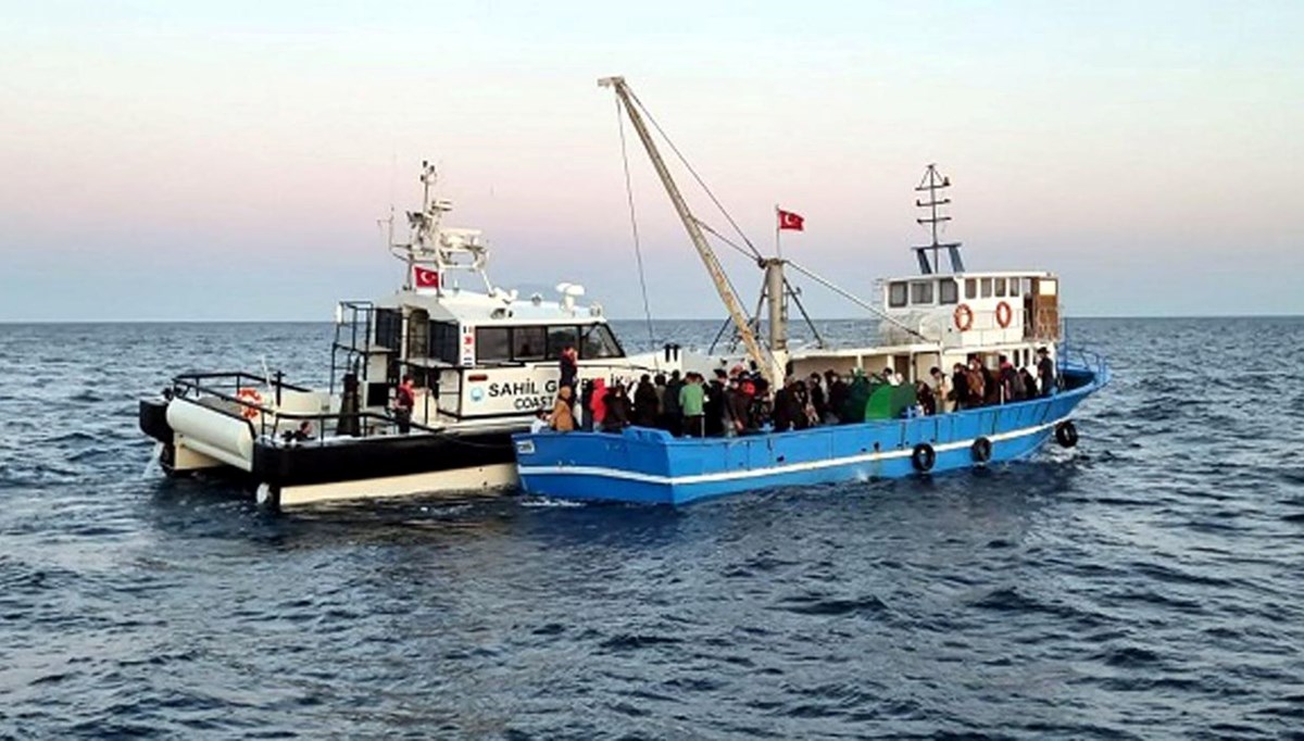 Balıkçı teknesinde 92 kaçak göçmen yakalandı