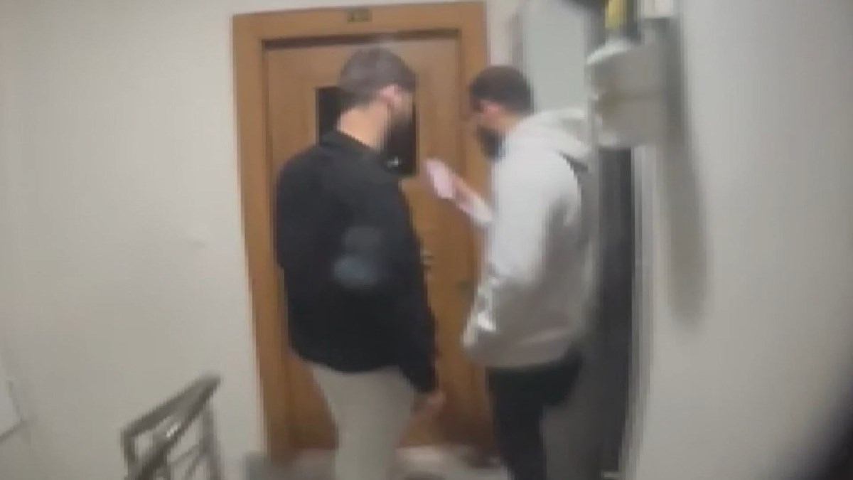 Dolandırıcılar apartmanları tek tek geziyor.