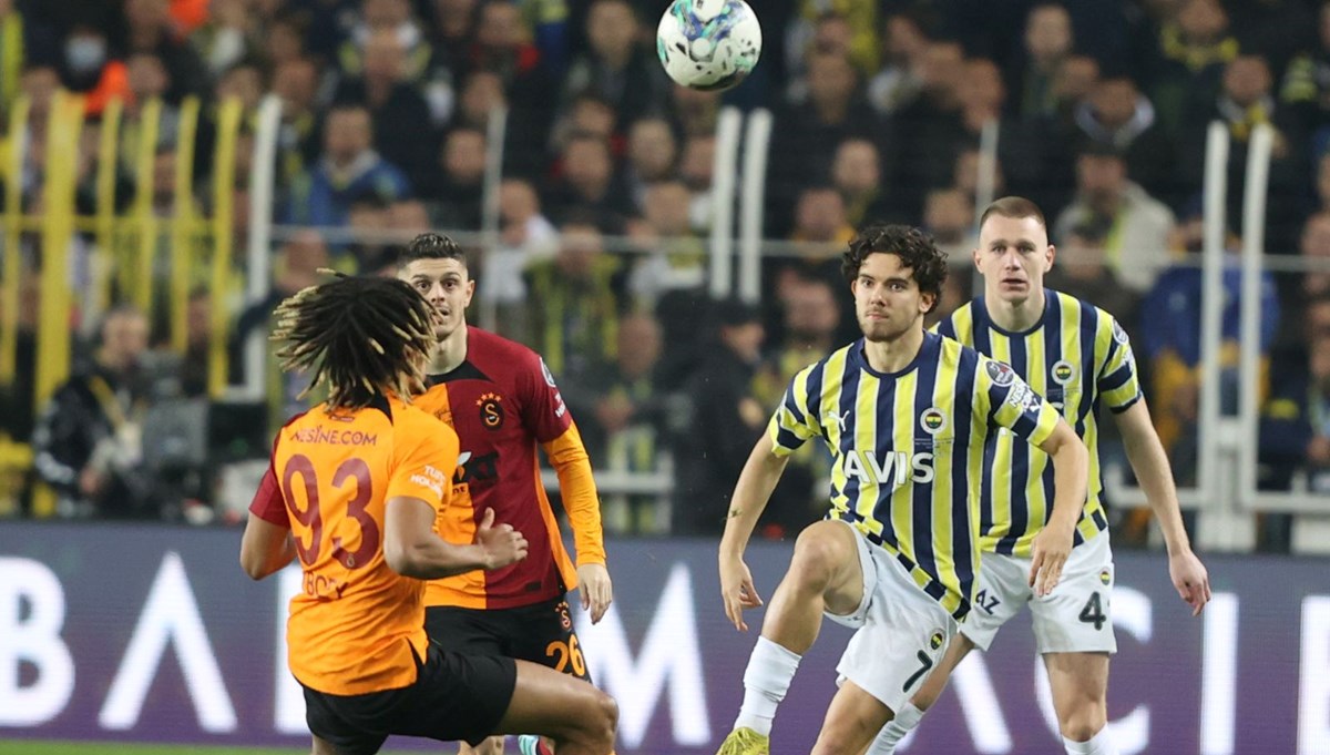 Fenerbahçe-Galatasaray maçından notlar: Jorge Jesus'tan tek Okan Buruk'tan üç değişiklik (Derbiden fotoğraflar)