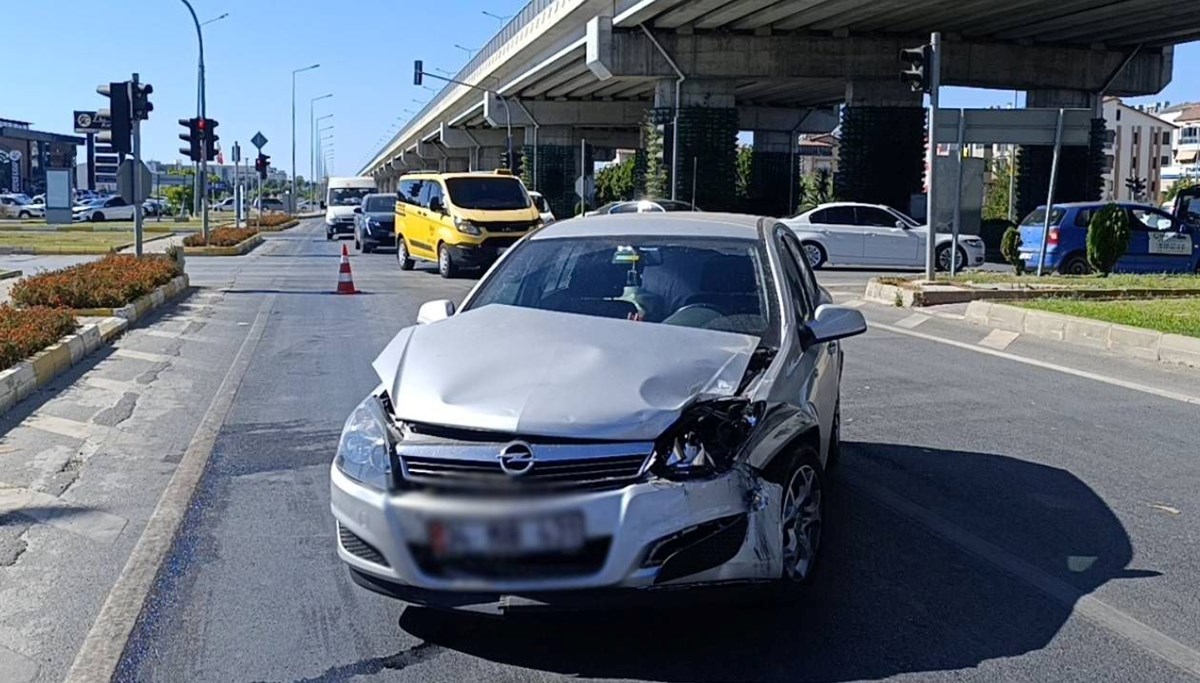 Kırmızı ışık ihlali kazaya yol açtı