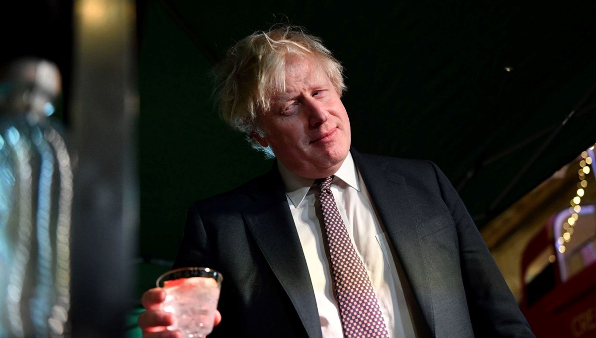 Boris Johnson pandemi partileriyle gündemde
