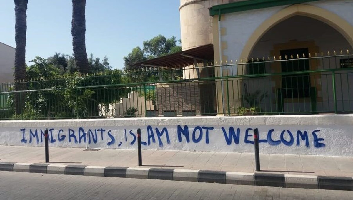 Kıbrıs Rum kesimindeki camiye molotofkokteylli saldırı