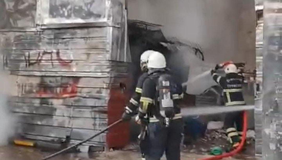 Şanlıurfa'da korkutan hurda deposu yangını