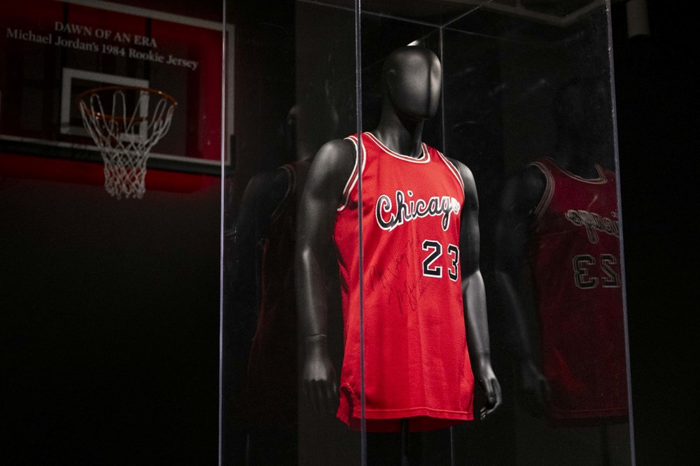 Michael Jordan ve Kobe Bryant’ın Çaylak Sezonu Forması Müzayedede: 20 Milyon Dolarlık Rekor Beklentisi! 72