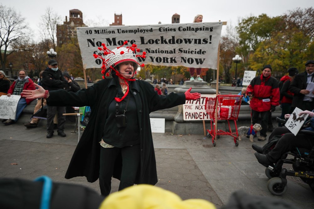 New York'ta karantina karşıtları maske yaktı - 5