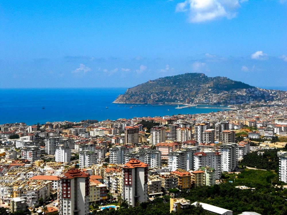 Yabancılar Türkiye'den vazgeçmedi: En çok hangi ülke vatandaşları ev aldı? - 1