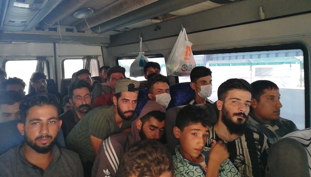 14 kişilik minibüsten 30 Suriyeli çıktı - Vimarsana News
