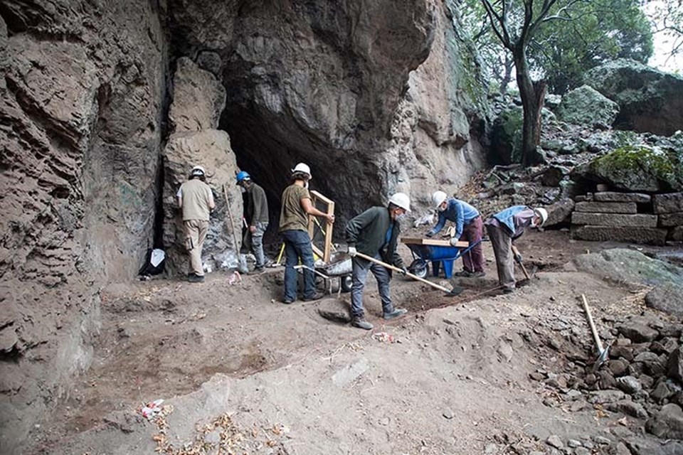 İzmir'deki bir mağarada 14 bin yıl öncesine ait insan izleri bulundu - 2