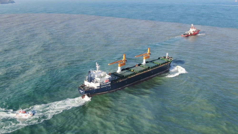 Riva'da sürüklenen kargo gemisi kurtarıldı - 2