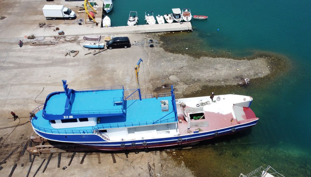 Akdeniz balıkçıları teknelerini bakıma aldı