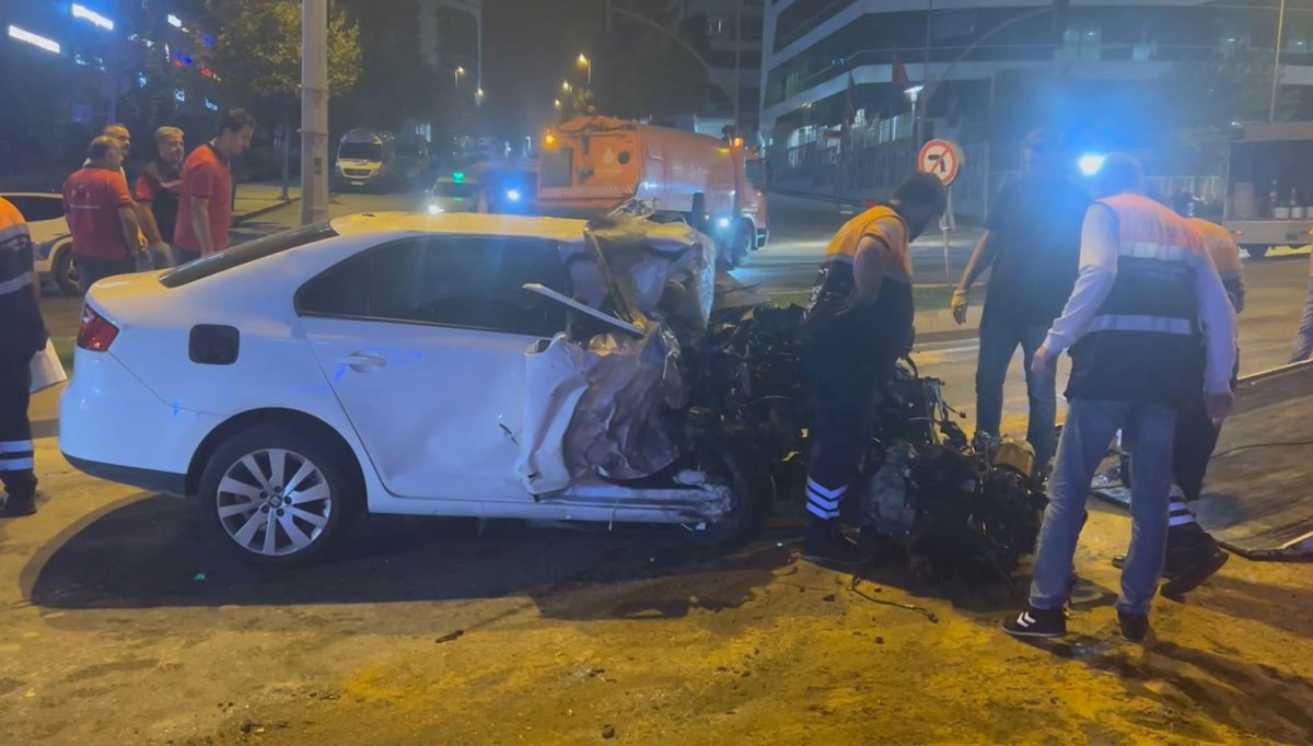 İETT otobüsü ile otomobil çarpıştı: 1'i ağır 2 yaralı