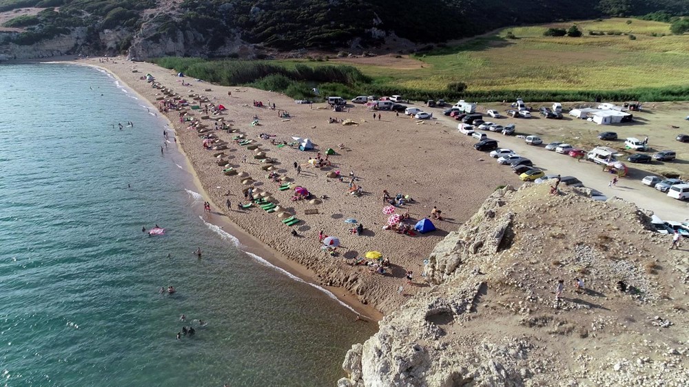 İtalyan koyu, tatilcilerin atıklarıyla çöplüğe döndü - 21