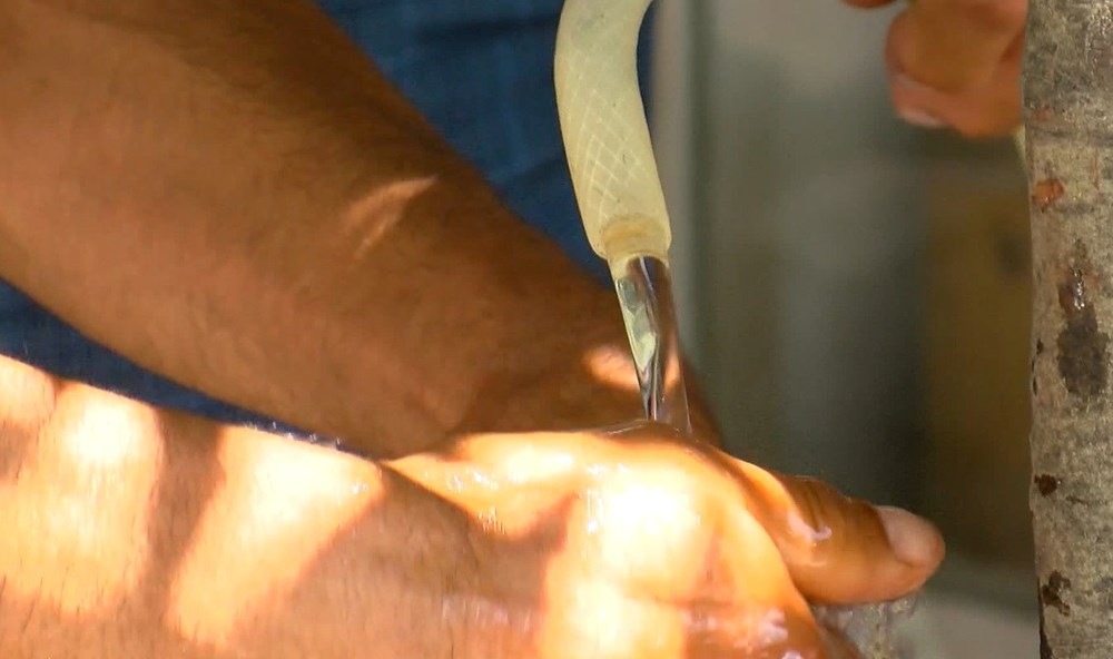 Arnavutköy'de mahallelinin balık kokulu su isyanı - 3