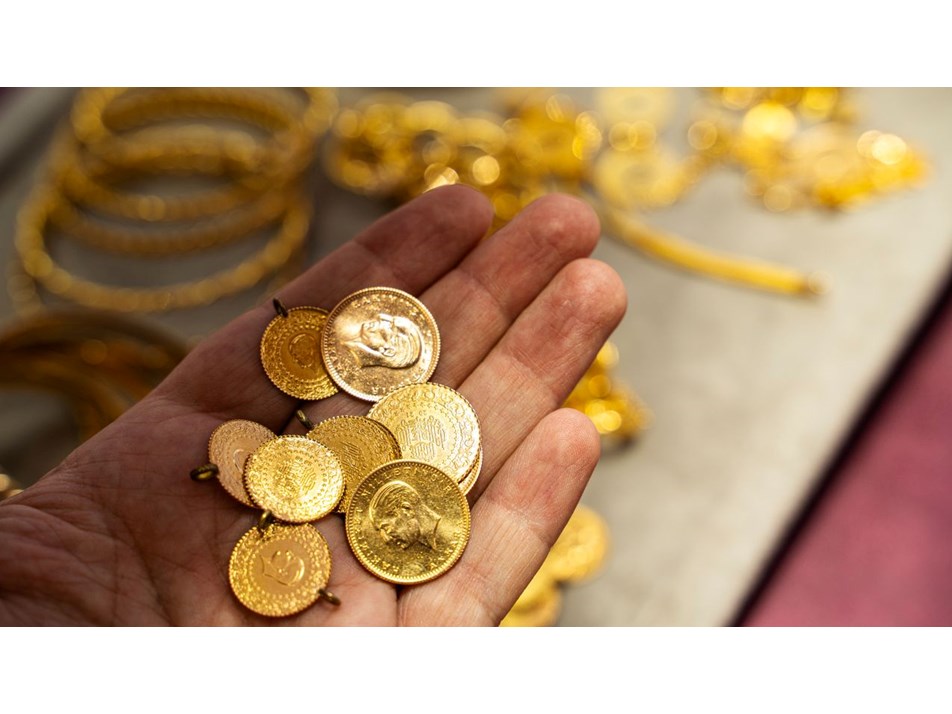 Altın fiyatları doların gölgesinde geriledi