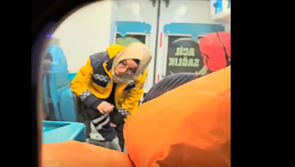 Kazaya giden sağlıkçıdan yürek ısıtan hareket Kazaya giden sağlıkçıdan yürek ısıtan hareket