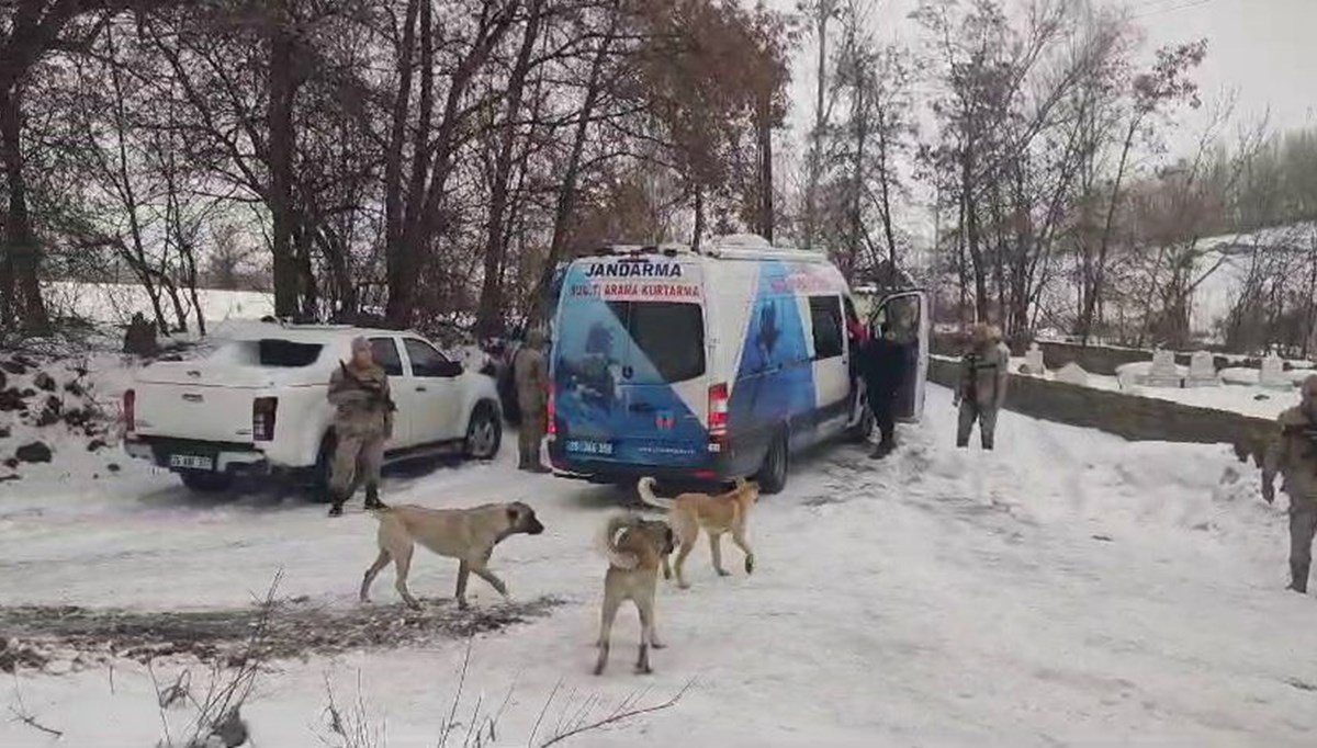 Kayıp öğretmeni arama çalışmalarına başlandı Kayıp öğretmeni arama çalışmalarına başlandı