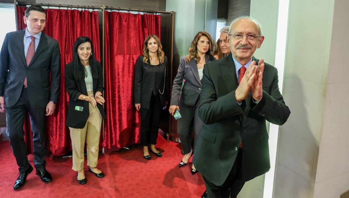 Kılıçdaroğlu'ndan CHP Genel Merkez personeline veda Kılıçdaroğlu'ndan CHP Genel Merkez personeline veda