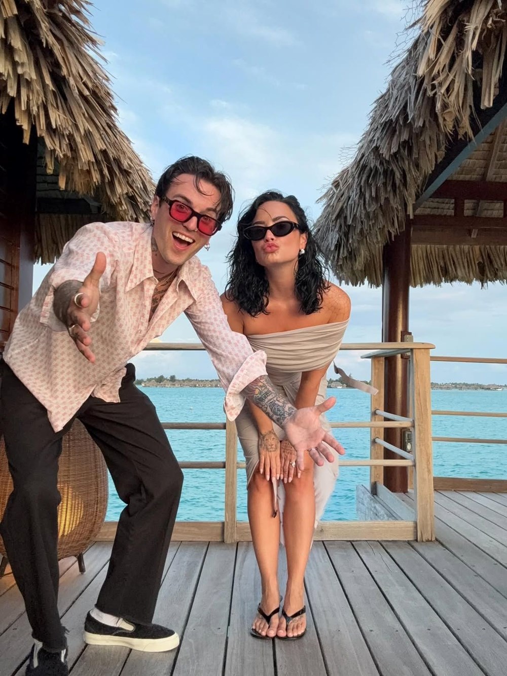 Ünlü şarkıcı Demi Lovato'dan balayı pozları - 3