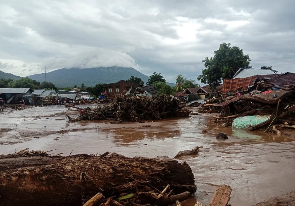 Endonezya’daki sel ve heyelan felaketinde ölü sayısı 41’e yükseldi - 1