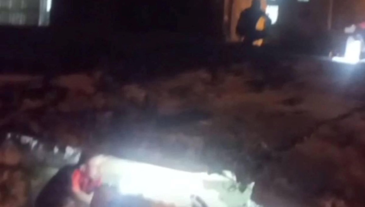 Batman'da 2 katlı bina çöktü