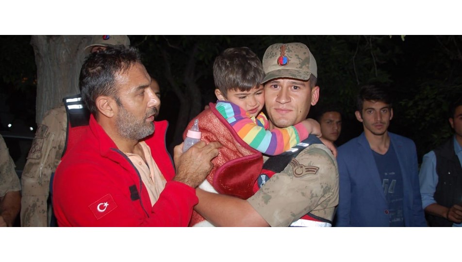 Kahramanmaraş'ta kaybolan 4 yaşındaki çocuk tarlada uyurken bulundu