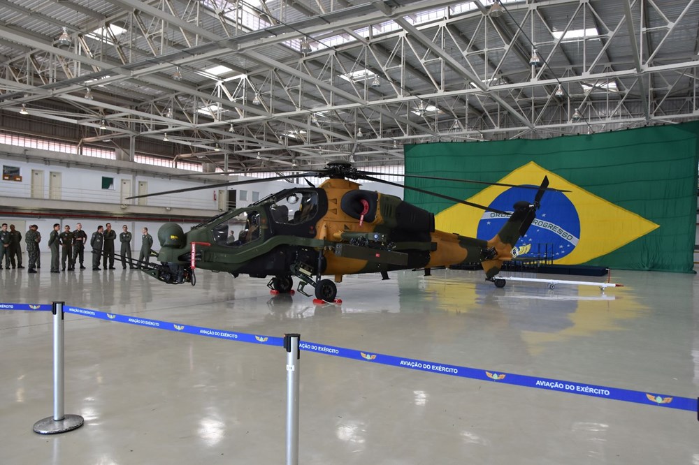Atak helikopteriden Brezilya'da gövde gösterisi - 1