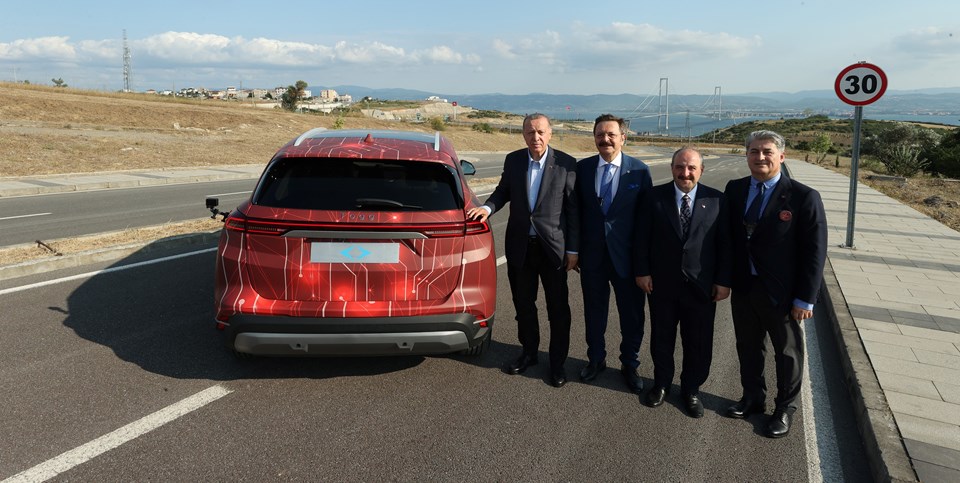 Test sürüşünde Cumhurbaşkanı Erdoğan'a Togg Üst Yöneticisi Mehmet Gürcan Karakaş da eşlik etti .