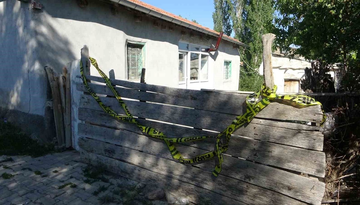 3 haftalık bebeğini boğarak öldüren annenin cezası belli oldu 3 haftalık bebeğini boğarak öldüren annenin cezası belli oldu