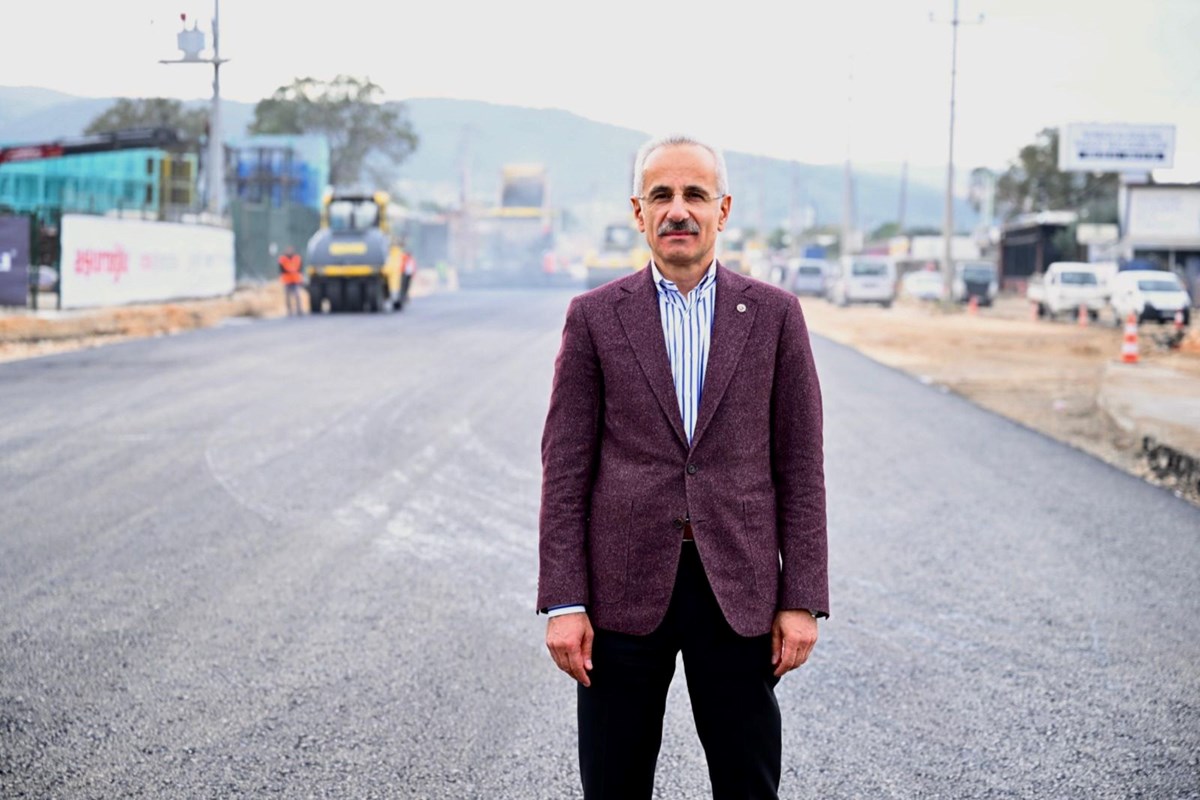 Ankara-Kırıkkale-Delice ve Antalya-Alanya otoyollarının ihaleleri yapıldı Ankara-Kırıkkale-Delice ve Antalya-Alanya otoyollarının ihaleleri yapıldı