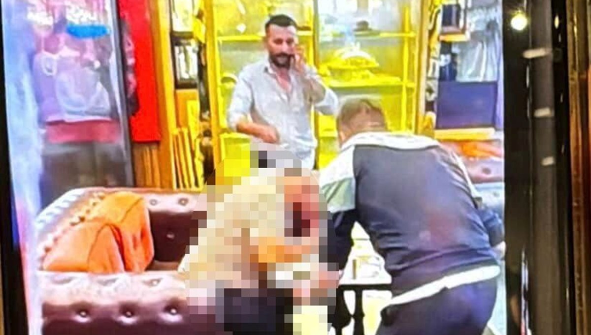 Kafede otururken başından vuruldu