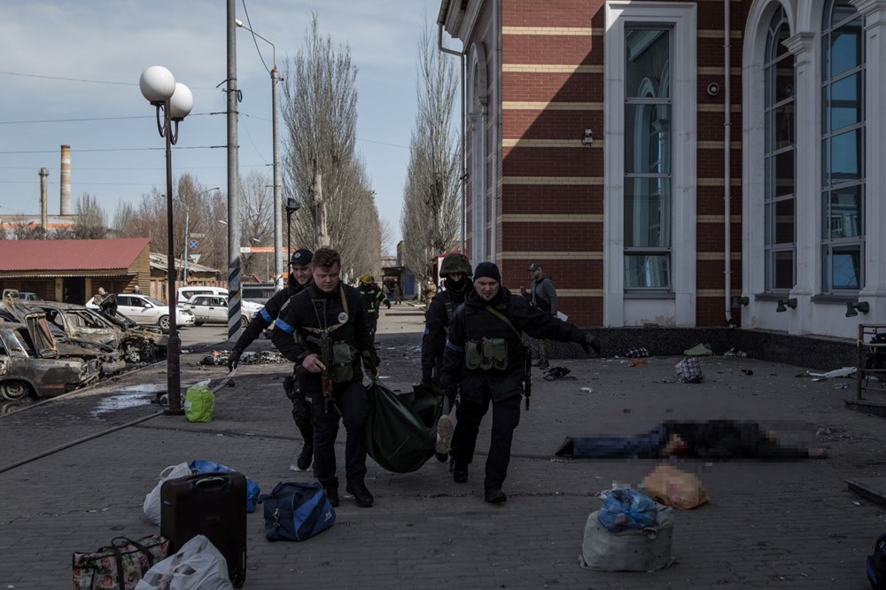 Rusya Ukrayna'da Kramatorsk tren garını vurdu: Olay yerinden fotoğraflar - 18