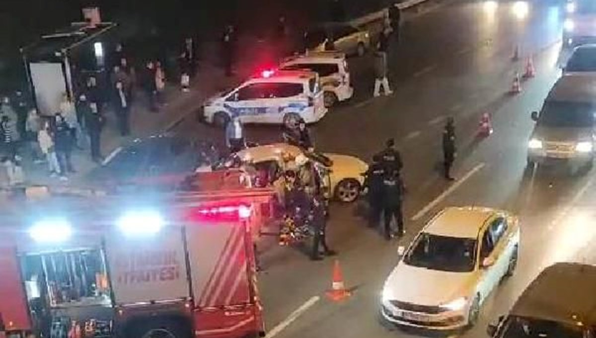 Kadıköy'de zincirleme kaza: Yaralılar var Kadıköy'de zincirleme kaza: Yaralılar var