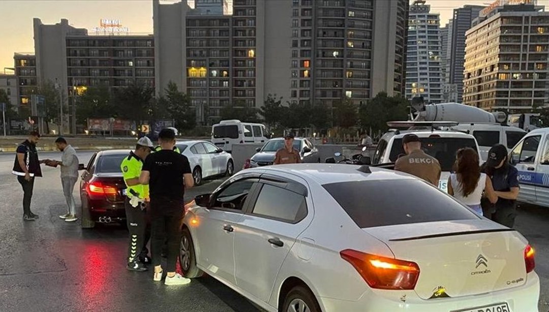 İstanbul'da akşamdan gece yarısına büyük denetim: 550 gözaltı