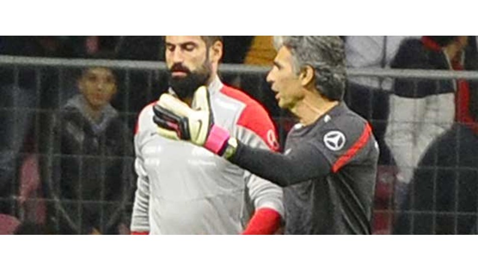Volkan Demirel stadı terk etti