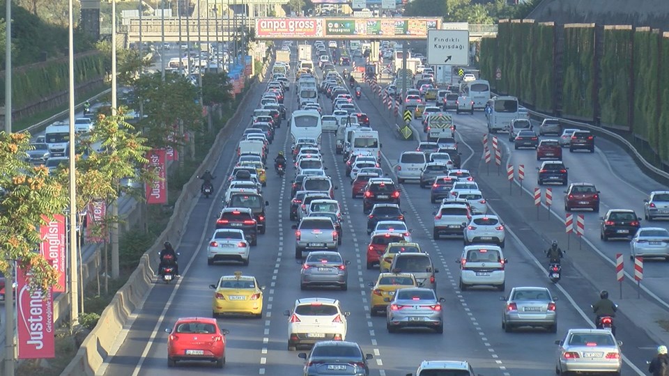 İstanbul'un sabah trafiğinde okul yoğunluğu - 1