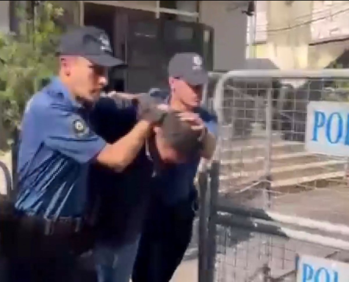 Saldırgan çıkarıldığı mahkemede tutuklandı