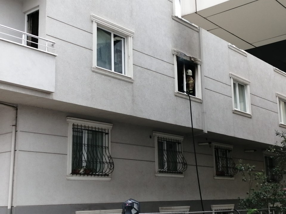 Boşanma aşamasındaki eş evi kundakladı: Karısı hayatını kaybetti, oğlu ağır yaralı - 1