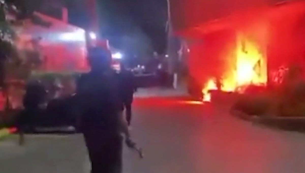 Galatasaray'ın Kalamış Tesisleri'ne meşale ve yabancı madde atıldı Galatasaray'ın Kalamış Tesisleri'ne meşale ve yabancı madde atıldı