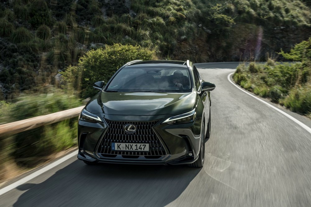 Lexus'ta yeni dönem: İlk plug-in hibrit modelini tanıttı - 12