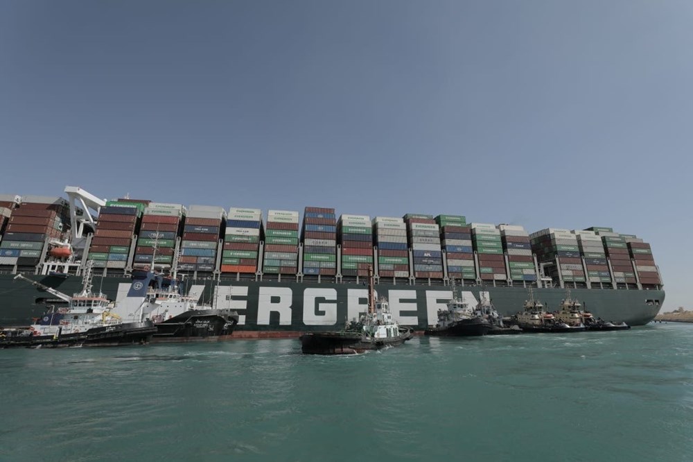 Süveyş Kanalı 7. günde kısmen açıldı: Evergreen şirketine ait  Ever Given gemisi yüzdürüldü - 5