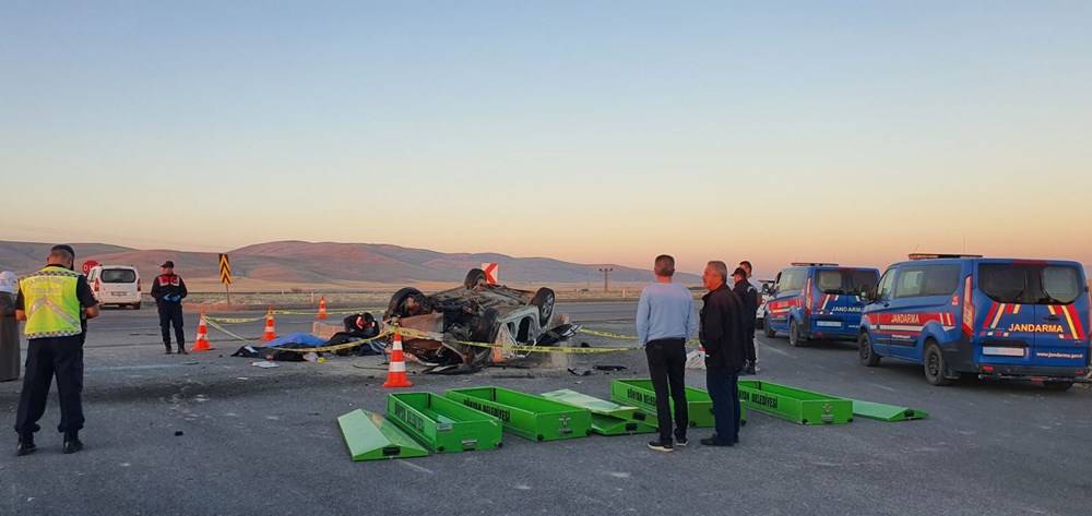 Cenaze yolunda korkunç kaza: 4 ölü, 2 yaralı - 2