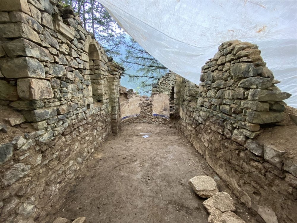 S�mela Manast�r� kayal�klar�ndaki 'sakl� �apeller' ziyarete a��lacak