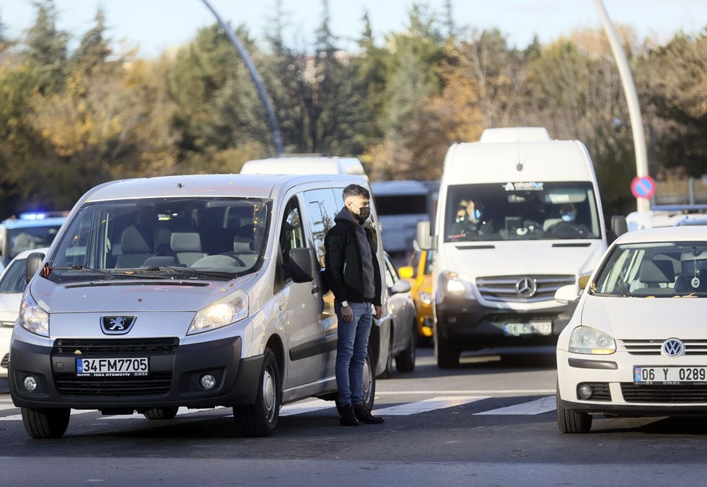 Saat 9'u 5 geçe hayat 1 dakika durdu - 52