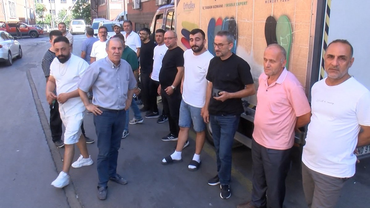 Kapıda kalan işçiler