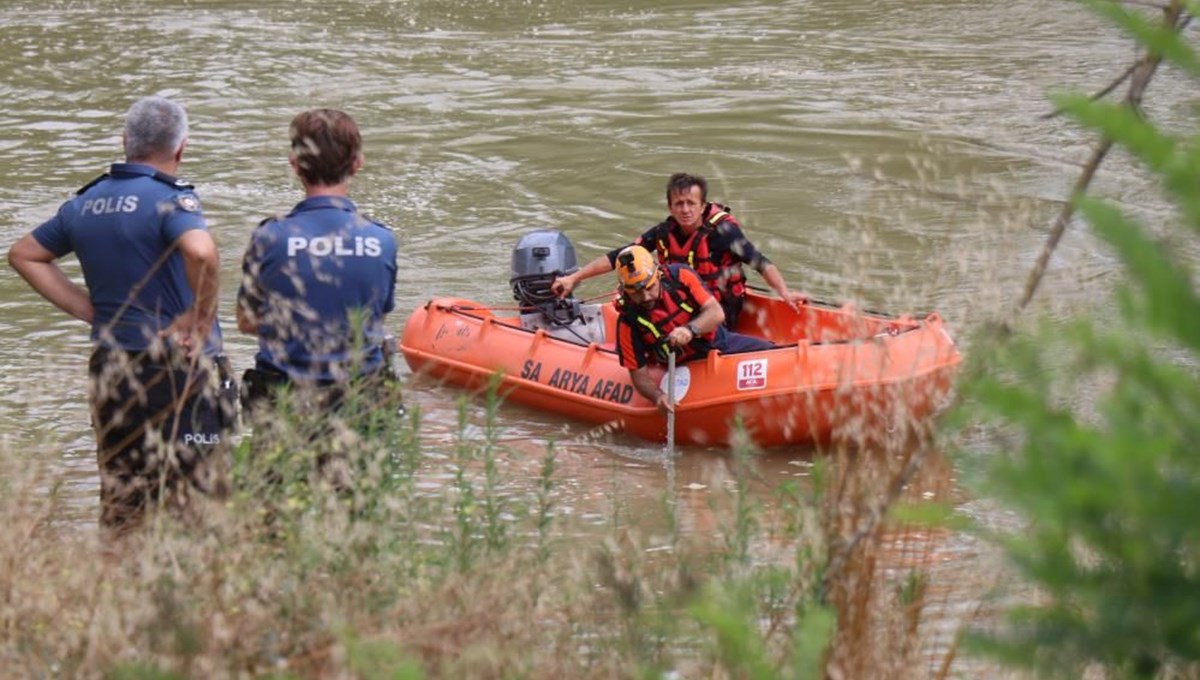 Sakarya Nehri'nde akıntıya kapılıp kayboldu